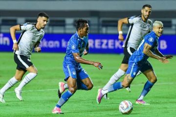 Persib raih kemenangan kandang pertama dengan kandaskan Rans 2-1