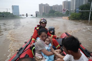 Hujan lebat dan banjir paksa China ungsikan ribuan orang