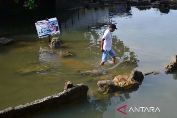 Batu Malin Kundang terendam banjir