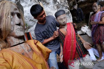 Ritual manene tau-tau masyarakat Toraja