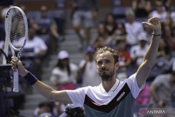 Medvedev kembali menang setelah kekalahan di final Australian Open