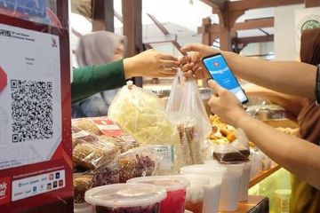 70 persen pedagang di pasar anyar terapkan pembayaran non tunai