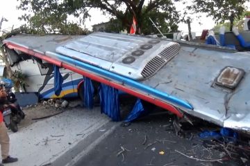 Dua bus bertabrakan di Jalan Raya Madiun-Ngawi, tiga orang tewas