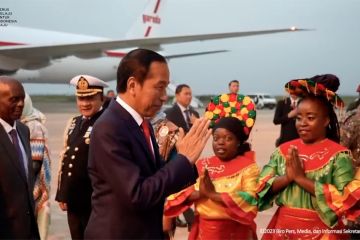 Iringan musik angklung sambut kedatangan Presiden Jokowi di Mozambik