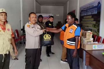 Kapolri salurkan bantuan bagi warga Papua Tengah terdampak kekeringan