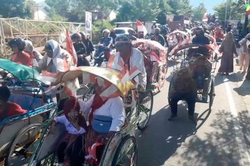 Kostum unik dan kendaraan tradisional warnai pawai kemerdekaan di Palu