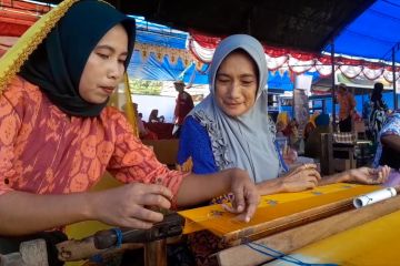 Langkah pemerintah daerah lestarikan kain tenun Donggala