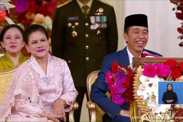 Saat gaya nyentrik pemenang busana terbaik buat Presiden tertawa