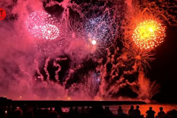 Festival kembang api warnai langit Hiratsuka Jepang