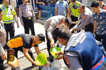 Polres Pasuruan salurkan bantuan di daerah krisis air bersih