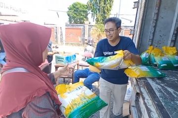 12 ton beras dan 1.200 liter migor untuk stabilkan harga di Pasuruan