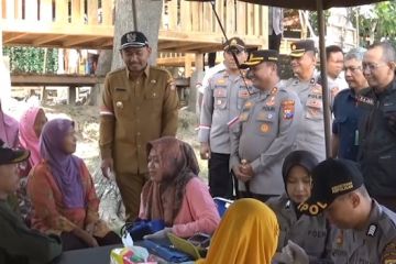 Melayani warga desa terpencil di tepi hutan dan waduk di Ngawi