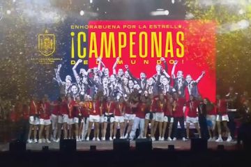 Juara Piala Dunia Wanita, ribuan warga sambut tim Spanyol di Madrid