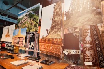 Keindahan kain nusantara dalam pameran di Tokyo