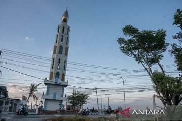 Penyelamatan menara masjid miring
