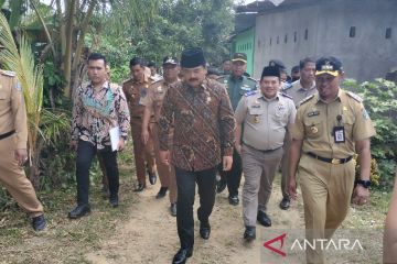 Menteri ATR serahkan 260 sertifikat kepada warga dan Pemda di Sultra