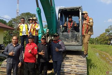 Jalan Manday-Nanga Embaloh Kapuas Hulu Kalbar dibangun gunakan Inpres