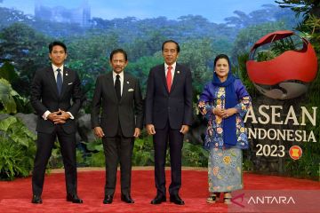 Presiden Jokowi sambut para tamu KTT ke-43 ASEAN