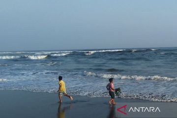 BMKG: Gelombang tinggi berpotensi terjadi di laut selatan Jabar-DIY