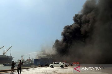 KMP Mutiara Berkah terbakar di Pelabuhan Indah Kiat Merak