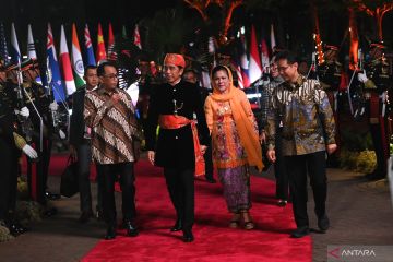 Presiden Jokowi-Iriana berbusana adat Betawi saat Gala Dinner ASEAN