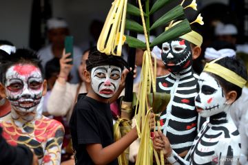 Tradisi Ngerebeg di Bali