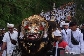 Umat Hindu di Bali gelar upacara Mesucian jelang Pujawali Ageng