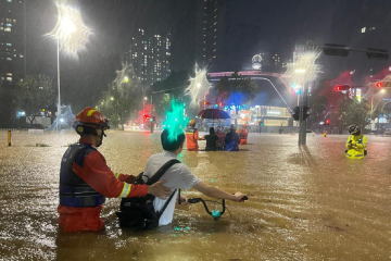 Hujan badai lebat ekstrem landa Shenzhen di China