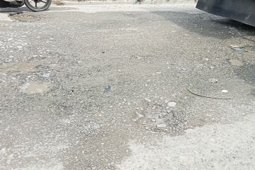 Warga keluhkan Jalan Lelemina yang rusak