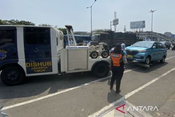 Dishub Jaktim tindak kendaraan parkir sembarangan di jalan protokol