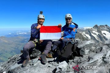 Pendaki Indonesia taklukkan puncak Eiger dalam 16 hari