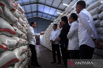 Pastikan stok aman, Presiden Jokowi cek gudang Bulog Bogor dan Jakarta