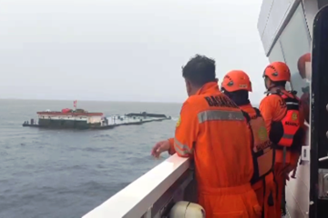 Tim SAR Kaltim temukan dua ABK yang hilang di Selat Makassar