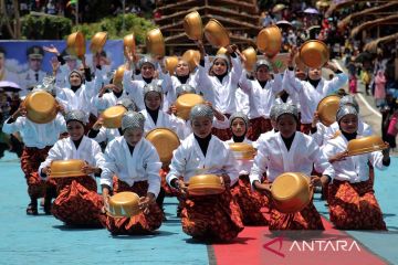 Pembukaan Festival kampung nelayan Tomalou di Tidore Kepulauan