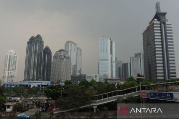 Kamis, sebagian besar Jakarta berawan pada siang hingga malam hari
