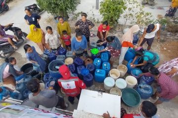 PMI Grobogan distribusikan 555.000 liter air ke daerah kekeringan