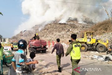 BNPB diminta bantu "water bombing" padamkan api TPA Putri Cempo Solo