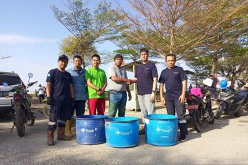 PT Timah serahkan puluhan tong sampah di Wisata Bozem Barbar