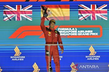 Carlos Sainz Jr. juara balapan F1 GP Singapura 2023