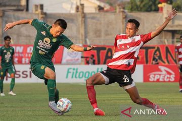 Madura United kalahkan Persebaya Surabaya 2-0