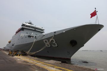 Kapal latih Qi Jiguang berkunjung di Surabaya