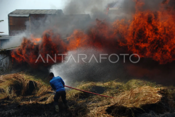 Kebakaran kios di Tegal