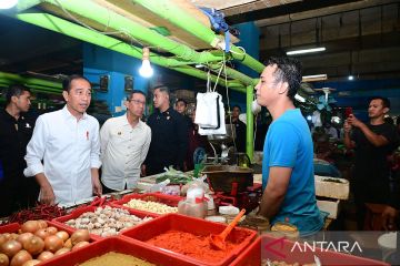 Jokowi: Harga kebutuhan pokok di Pasar Jatinegara relatif baik