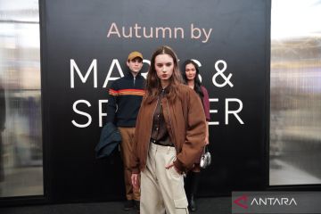 Marks and Spencer gandeng Sienna Miller untuk koleksi musim gugur