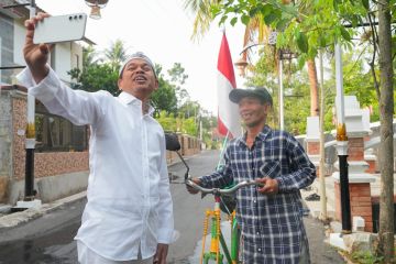 Buruh tani asal Jepara naik sepeda ke Subang demi bertemu Dedi Mulyadi
