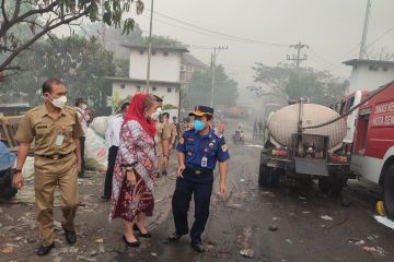 Damkar siagakan mobil pemadam sampai TPA Jatibarang tak berasap