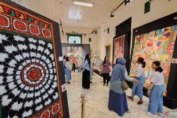 Ketua Wastra Indonesia ajak pelajar Jakarta peduli kain tradisional