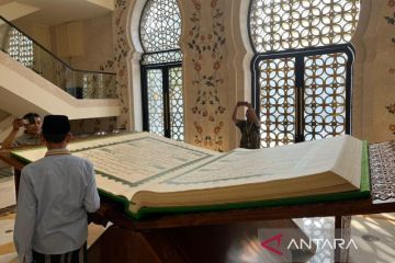 Masjid Zayed terima persembahan Al Quran raksasa dari Presiden Jokowi