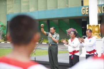 Jelang HUT TNI, Pangdam Jaya tinjau latihan pencak silat Merpati Putih