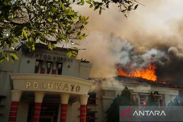 Kantor Bupati Pohuwato dibakar massa